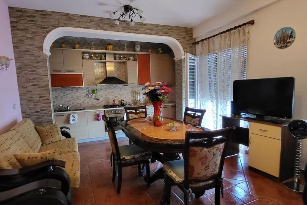 Apartment Accogliente Casa Nel Centro Storico Di Valona *