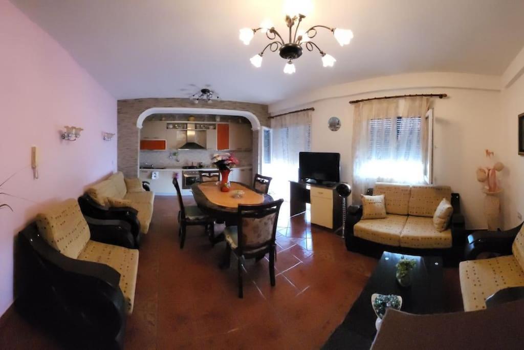 Accogliente Casa Nel Centro Storico Di Valona Apartment Vlorë