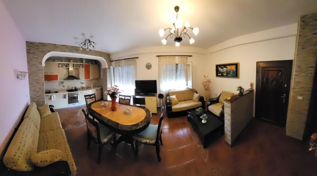 Accogliente Casa Nel Centro Storico Di Valona *